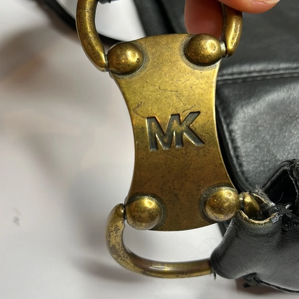 Michael Kors | Leather Shoulder Hobo Feed Bag